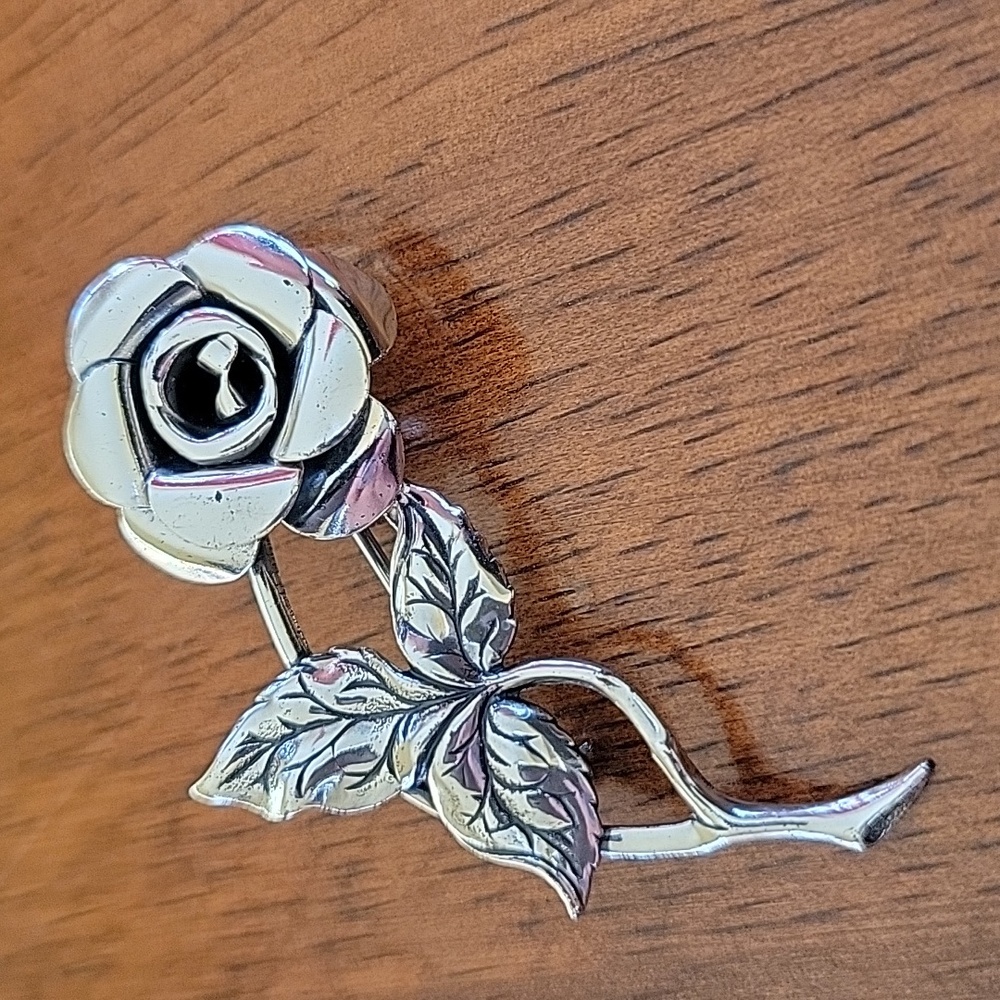 Vintage Beau Sterling Silver Brooch